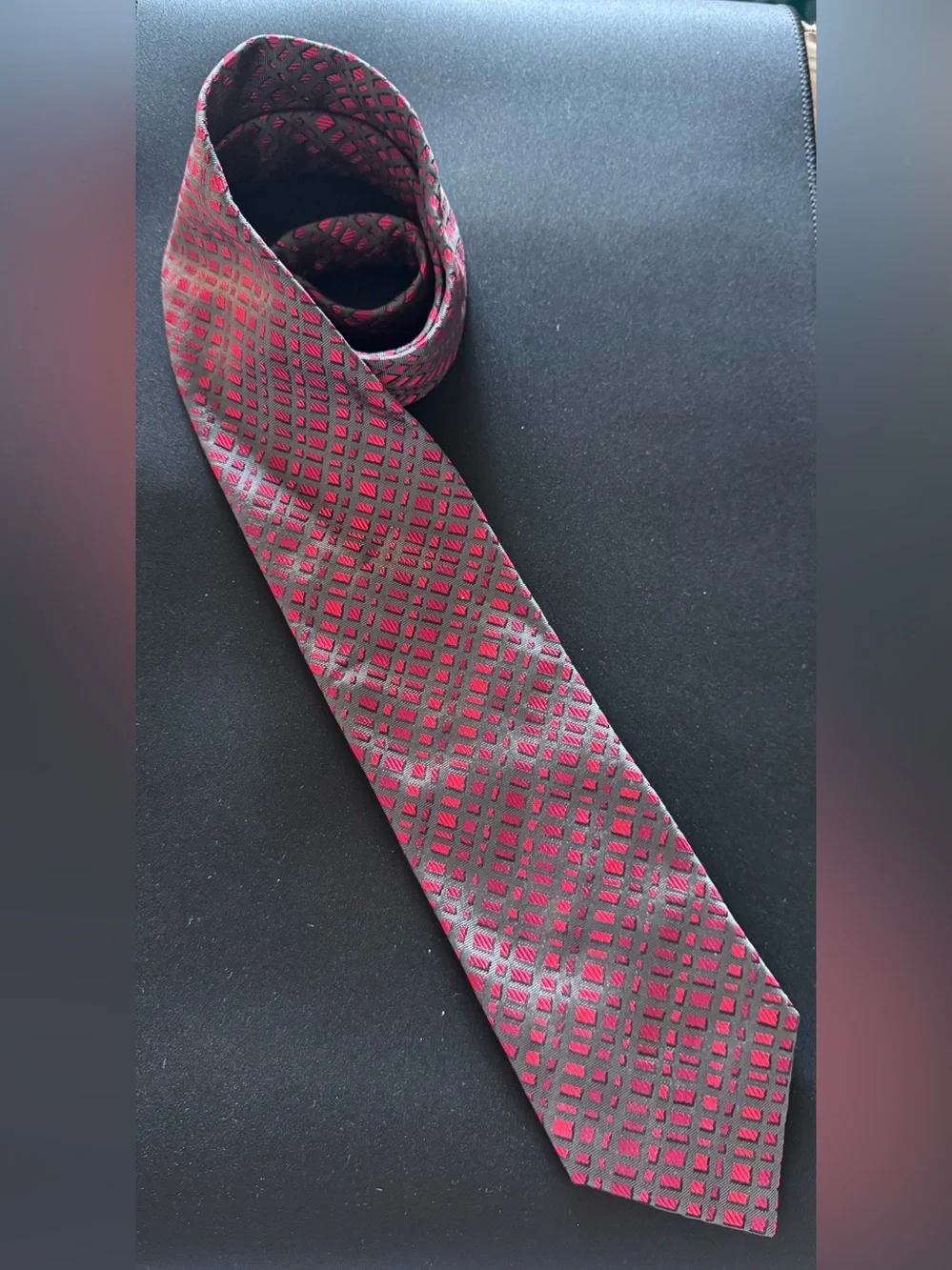D’este Italian Red and Gray Patterned 100% Silk Tie